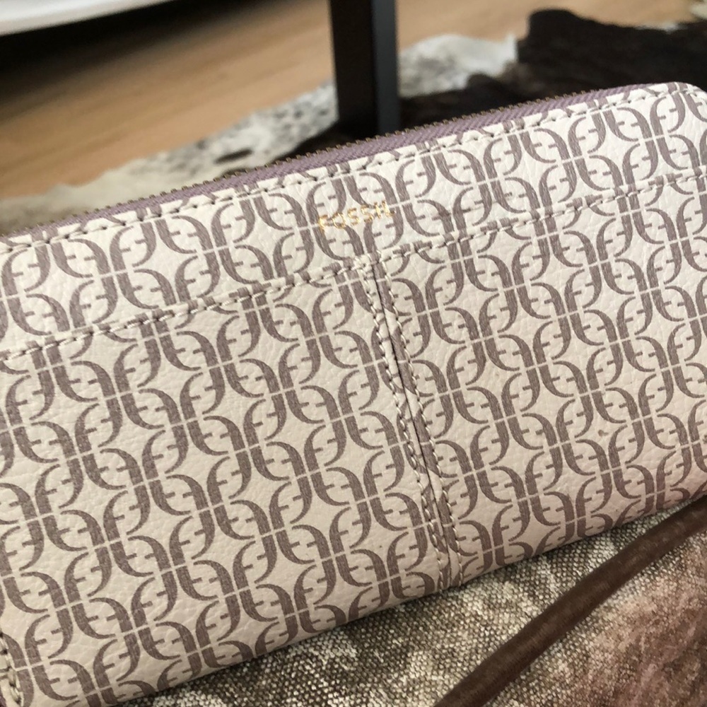FOSSIL TARA ZIP CLUTCH WALLET NWT